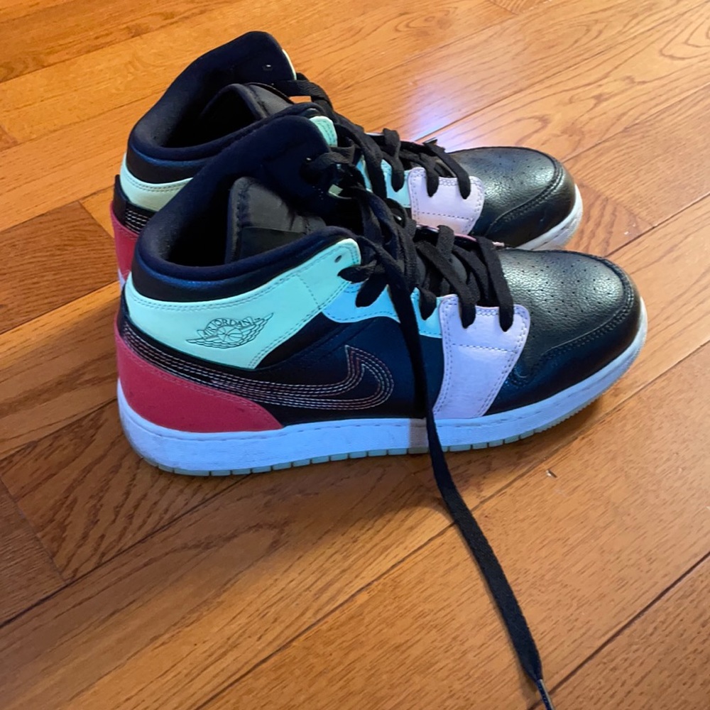 Jordan 1 Mid Glow-In-The-Dark (GS)